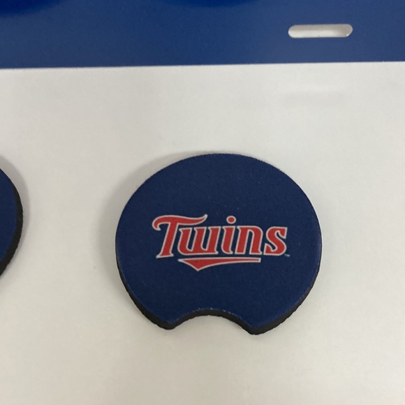 Minnesota Twins License Plate With Cup Holder Inserts - Picture 3 of 4